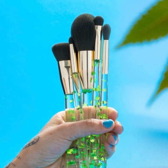 Beautylish 420 Brush Collection 5 Brushes with Neon Green Zipper Case NWT - Picture 7 of 15